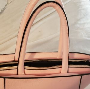 Forever 21 pocket book